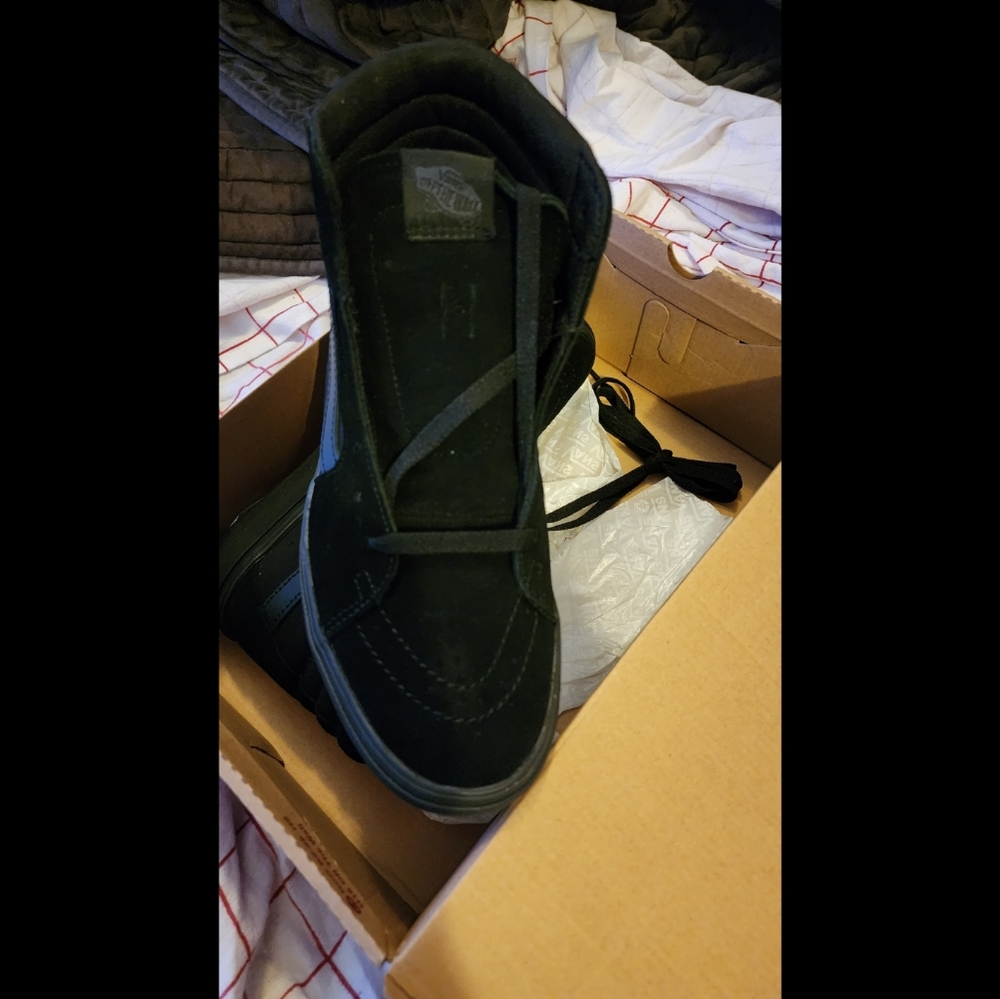 Vans high black on black 9.5 men's